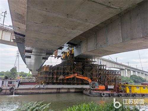 杭州余杭區1800噸鋼箱梁浮托法跨運河（680米）工程